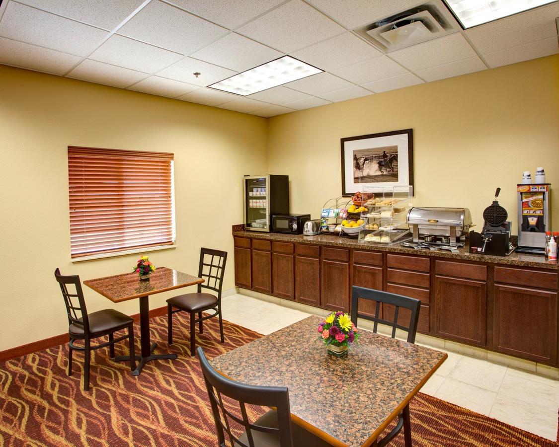 Rodeway Inn & Suites Phillipsburg Экстерьер фото