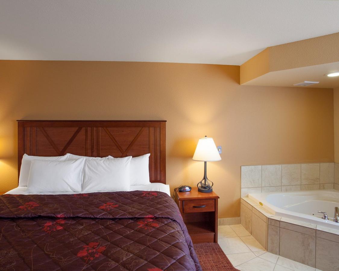 Rodeway Inn & Suites Phillipsburg Экстерьер фото
